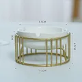 Cendrier minimaliste en céramique blanche avec support doré et dimensions affichées - Rond Doré (Avec Cendrier en Céramique)