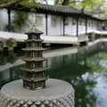 Détail d'une pagode en bronze à sept niveaux pour bonsaï et décoration de jardin - Pagode Hexagonale