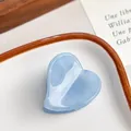 Pince à cheveux élégante en forme de cœur bleu clair avec texture marbrée chic - Bleu Métallique