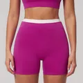 Short de yoga magenta à taille haute avec ceinture élastique blanche et tissu stretch - Fruit du Dragon