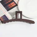 Grande molletta per capelli marrone moka opaco per capelli folti su sfondo minimalista - Quadrato Opaco Marrone Scuro
