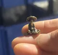 Mini statuetta di pescatore in ottone con finitura bronzo vintage per decoro zen - Vecchio pescatore tipo B