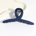 Pince à cheveux carrée bleu marine mate avec un design élégant en anneau croisé - Épingle à cheveux en U / Bleu marine