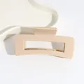 Pince à cheveux carrée en acrylique beige mat pour une coiffure élégante et épurée - Pince à Cheveux Carrée Creuse / Kaki