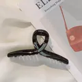 Grande pince à cheveux noire brillante en acrylique au design torsadé élégant - Forme en Croix / Noir