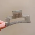 Pince à cheveux carrée gris fumé translucide pour un chignon élégant et moderne - Carré Transparent / Gris