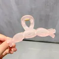 Grande pince à cheveux élégante rose mat givré avec design torsadé et ressort doré - Torsade Transparent Mat Rose