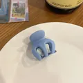 Grande pince à cheveux élégante bleu clair mat pour femmes sur assiette décor - M-Style Mat Petit Bleu