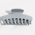 Grande pince à cheveux en acrylique gris mat avec un design carré élégant - Pince à Cheveux Arête Plate / Gris
