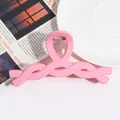 Grande pince à cheveux rose mat élégante avec texture tressée pour femmes - Pince torsadée / Rose Mat