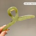 Grande pince à cheveux en acrylique vert Morandi 13cm de long tenue en main - Style Croisé Torsadé / Vert