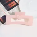 Grande pince à cheveux en acrylique rose avec motif de cœur à texture marbrée - Carré Creux en Cœur / Rose