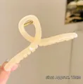 Grande pince à cheveux rectangulaire de 13 cm en acrylique beige crème pour cheveux épais - Nœud Croisé / 13cm / Nude Gelée