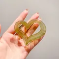Grande pince à cheveux en forme de cœur en acrylique olive avec ressort en métal - Style Cœur / Vert Moutarde