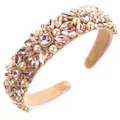 Diadema ancha elegante con cristales rosas, perlas blancas y engarce de metal dorado - Rosa