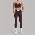 Dunkelviolettes Damen-Yoga-Set mit V-Cross-Leggings und Sport-BH mit Racerback-Schnitt - Parfüm-Lila