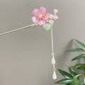 Goldene Haarnadel mit rosa Blütenblättern und langen Fransen im klassischen Stil - Rosa Farbverlauf Blume Perle Quaste (发簪2558)