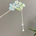 Traditionelle goldene Haarnadel mit hellblauen Harzblumen und Quasten-Detail - Blau-Grüne Blume Quaste (发簪2561)
