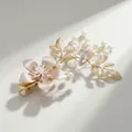 Floral bridal hair clip with pink petals, gold leaves and pearls on an alligator clip - Light Luxury Gold Stamen Hair Clip (HS-J5570)