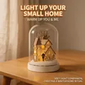 Casa de madera navideña luminosa en cúpula de vidrio con luces LED para decoración - Paisaje de Casa de Madera de Navidad Luminosa (YG-1973)