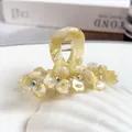 Pinza per capelli floreale in acetato crema con strass su conchiglia decorativa - Giallo Crema