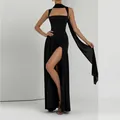 Dettaglio dell'abito lungo nero con sciarpa allacciata e spacco laterale alto - 3XL / Nero (30612)