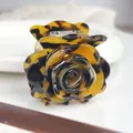 Pinza per capelli in acetato tartarugato con un raffinato design a rosa 3D a strati - Tartarugato Caffè