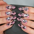 Dettaglio macro di unghie finte a mandorla con sfumatura rosa nero e strass argentati - Stile Sfumato Rosa Nero Strass (XY-08)