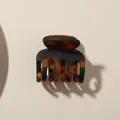Minimalist matte tortoiseshell claw clip in classic dark brown and amber pattern finish - Octopus Yellow Leopard (4.5cm)