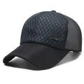 Dunkelblaue atmungsaktive Mesh-Baseballkappe für Herren mit metallischem Jeans-Logo - Buchstabenetikett-Stil / Buchstaben-Etikett Marineblau