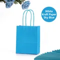 Sac cadeau bleu ciel en papier kraft blanc avec poignées torsadées et bords dentelés - Bleu Ciel ; 12 Cm De Long * 15 Cm De Haut * 6 Cm De Côté (format Mini) ; Papier Kraft 120 G