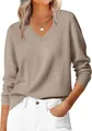 Detailaufnahme des V-Ausschnitts und der feinen Rippstruktur des khakifarbenen Strickpullovers - S / Camel