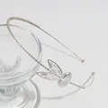 Serre-tête argenté avec nœud papillon en cristal suspendu sur un verre - Style Lapin en Strass