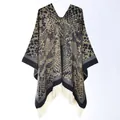 V-neck knit poncho cloak with leopard and snake skin patterns and white tassels - 130x150cm / Pullover Leopard Tassel Black Camel