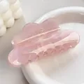 Transparente rosa Haarklammer mit Wellenrand und Glanzeffekt auf Keramikteller - 10.5cm / Rosa Wolke