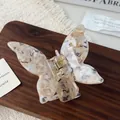Pince à cheveux papillon élégante en acétate marbré crème avec ressort doré - 6.5cm / Beige Floral