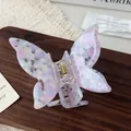 Violetter Haarclip in Schmetterlingsform mit Marmormuster und goldener Feder - 6.5cm / Lila