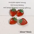 Ciondoli a fragola in resina DIY 22x16mm con trama dorata e foglie verdi - Stile Fragola Rossa