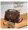 Sac bandoulière en cuir PU marron foncé avec empiècement en daim et boucle dorée - Sac Carré Patchwork (25068) / Marron