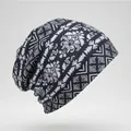 Détail du bonnet avec imprimés géométriques et doublure douce en satin - Imprimé Classique Noir et Blanc (Motif 3)