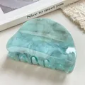 Pinza para el pelo de acetato azul claro jaspeado con diseño elegante de semicírculo - Gran Semicircular (Textura de Mármol) / 8cm / Azul Lago