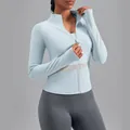 Giacca sportiva slim azzurra con zip, inserti in mesh grigio e collo alto per fitness - Blu Ghiaccio