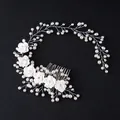 Cerchietto da sposa fatto a mano con rose di stoffa bianche, perle e fili d'argento - Filo d'argento Fiore Bianco