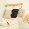 Neceser de viaje acolchado de nailon en beige negro y rosa con asa de muñeca - Chevron / 25*17cm / Rosa Ondas Grandes