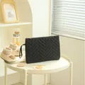Neceser acolchado negro con diseño de espiga y cremallera dorada de alta calidad - Chevron / 25*17cm / Negro Ondas Grandes