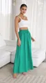 Schicke grüne Weitbeinhose mit hoher Taille und Kordelzug plus weißem Crop-Top - Grün