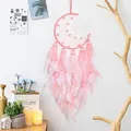 Rosafarbener mondförmiger Traumfänger mit Federn und Perlen für die Wanddekoration - Mit LED-Licht Stil / Rosa