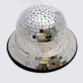 Détail du chapeau disco à miroir argenté montrant les facettes réfléchissantes sur tissu - M(56-58cm) / Argenté