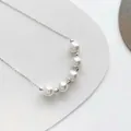 Elegante collana in argento sterling S925 con cinque lucenti perle bianche da donna - Stile Perla Sorriso / Argento