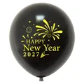 Primo piano della stampa gialla Happy New Year 2027 su un palloncino nero lucido - 12 Pollici / Nero